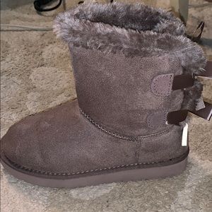 Size 7 Taupe Bailey Bow Uggs